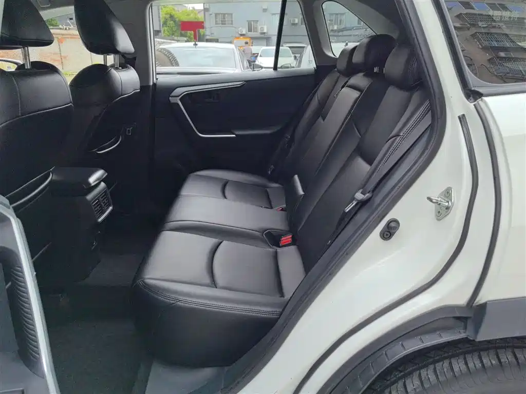 Toyota RAV4 Rongfang 2020 2.0L CVT 2WD Urban Edition фото 13