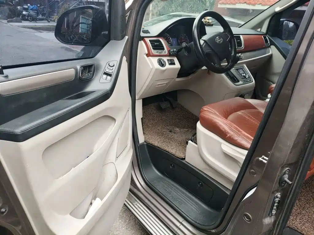 SAIC Maxus Maxus G10 2015 2014 Model Year 2.0T Auto Elite