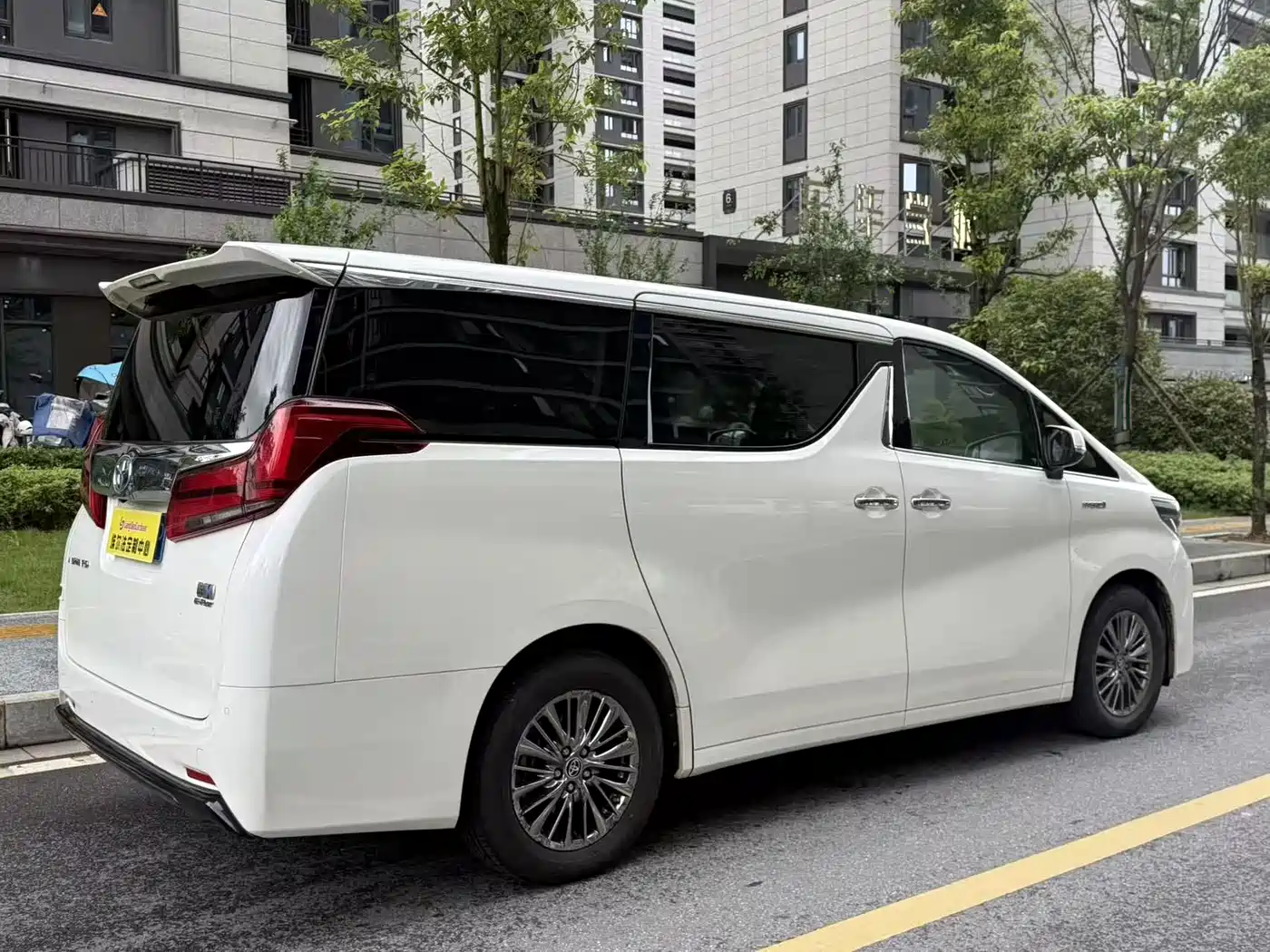 Toyota Alphard 2019 Hybrid 2.5L Luxury фото 5