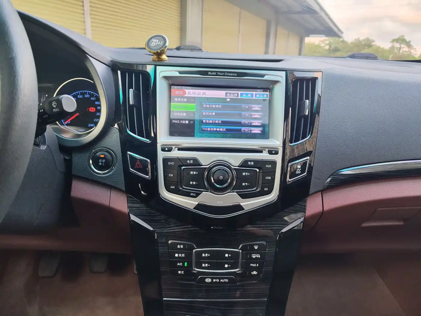 BYD Surui 2015 Facelift 1.5L Manual Luxury фото 15