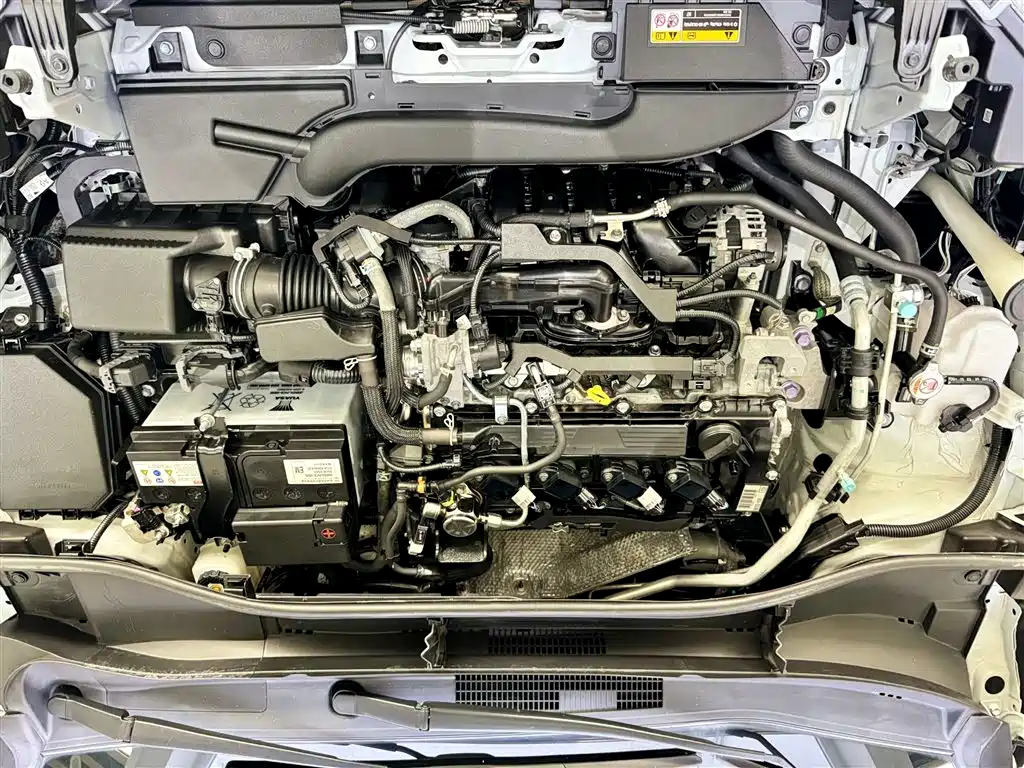 Toyota Frontlander 2022 2.0L CVT Luxury PLUS Edition фото 12