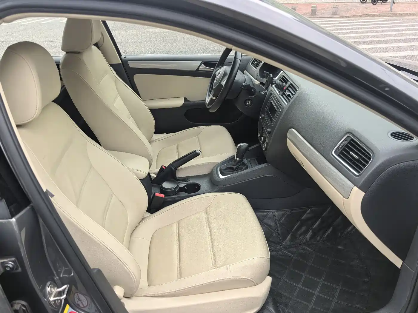 Volkswagen Sagitar 2014 Facelift 1.6L Automatic Comfort фото 7