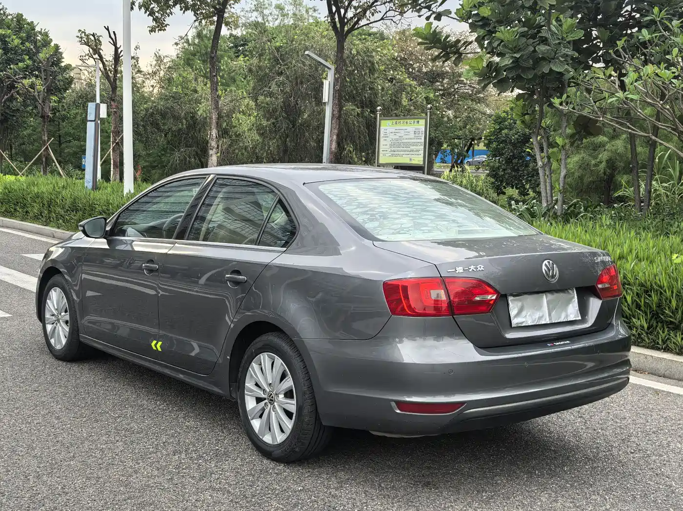 Volkswagen Sagitar 2014 Facelift 1.6L Automatic Comfort фото 5
