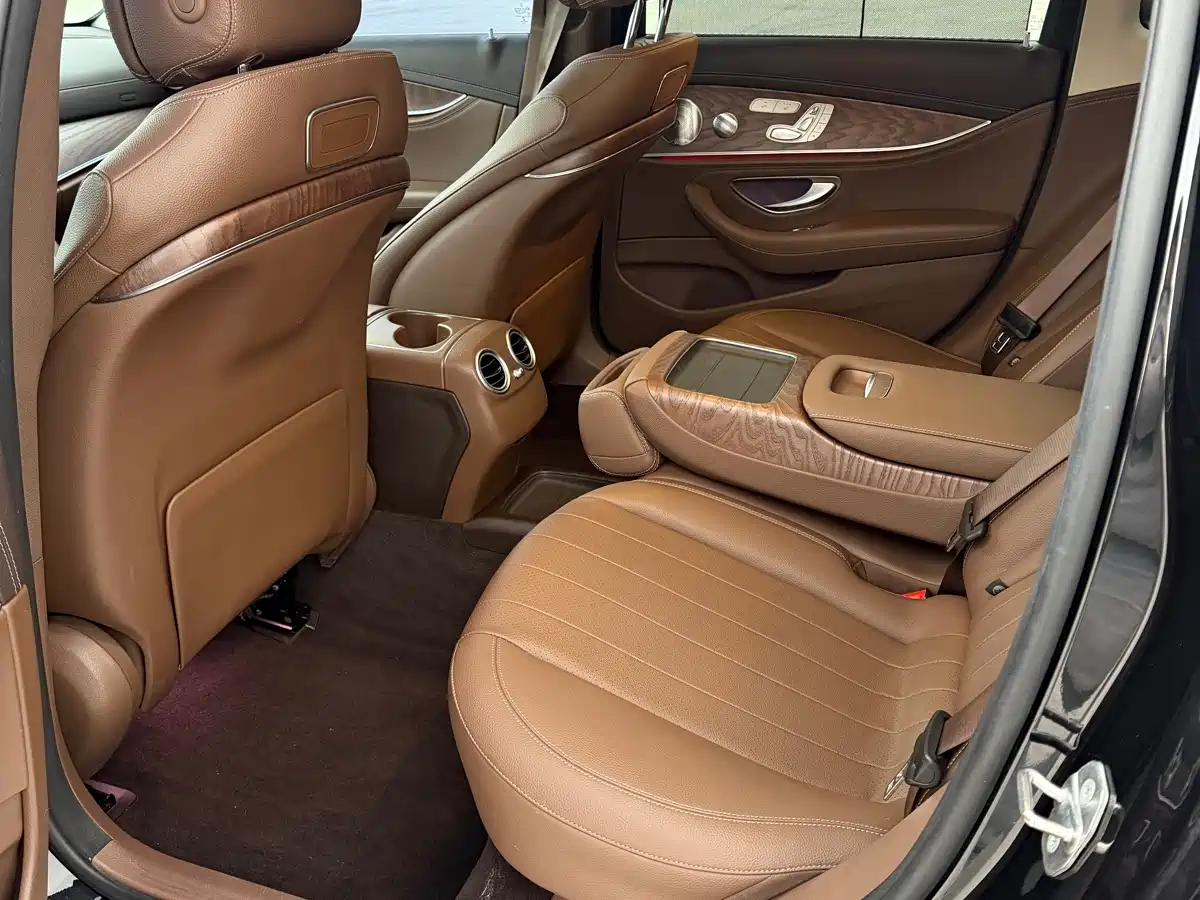 Mercedes-Benz E-Class 2020 E 300 L Luxury Model фото 6