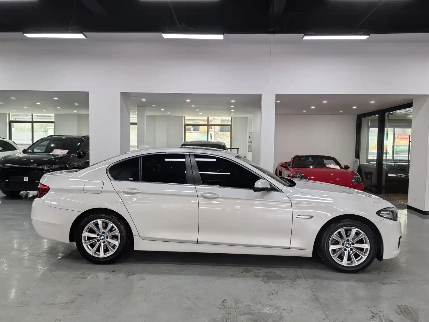 BMW 5 Series (Import) 2015 520i Elegance фото 4