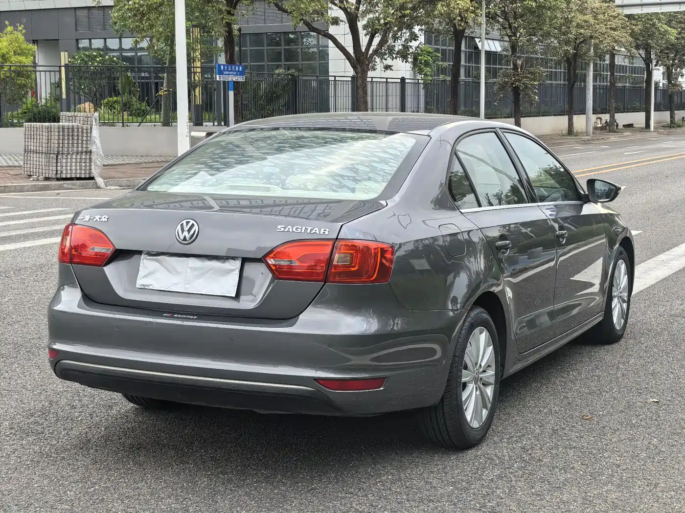 Volkswagen Sagitar 2014 Facelift 1.6L Automatic Comfort фото 6
