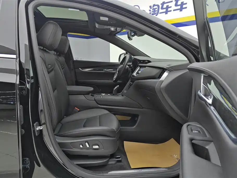 CADILLAC XT5