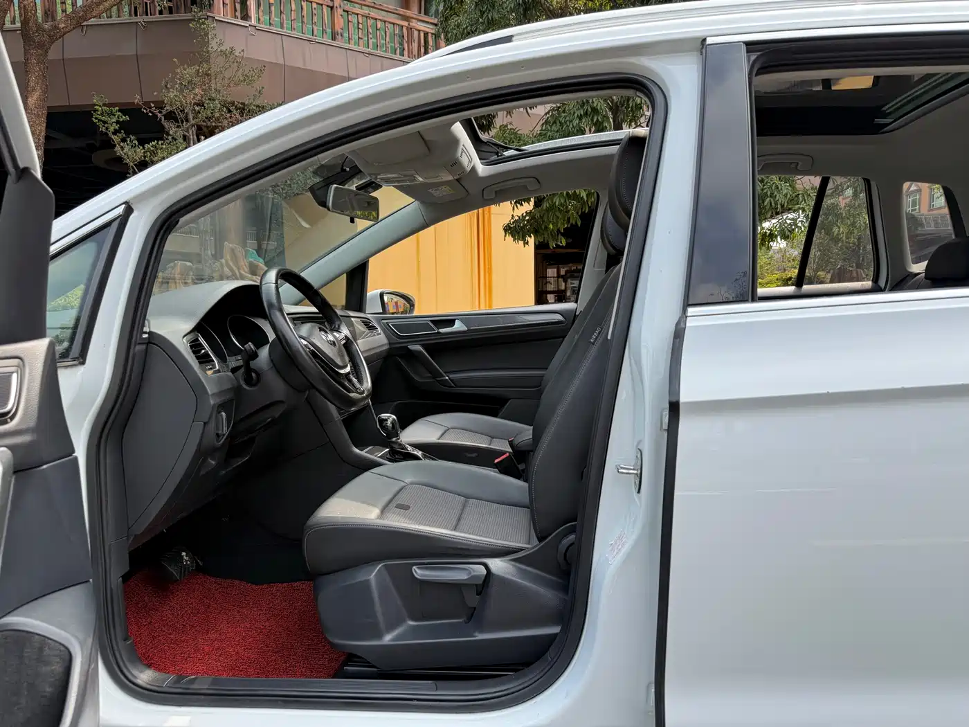 Volkswagen Golf Sportsvan 2018 230TSI Automatic Progressive фото 6