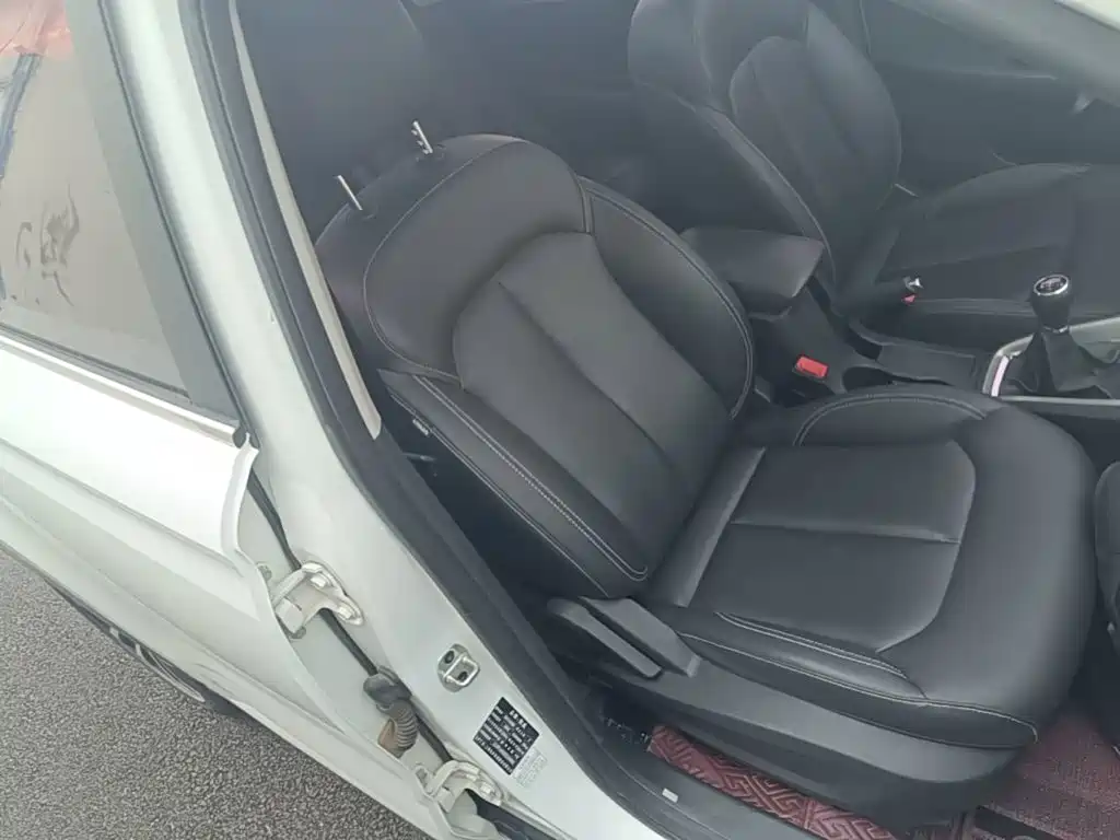 Roewe RX3 2020 2020 1.6L Manual 4G Ultra Comfort Flagship
