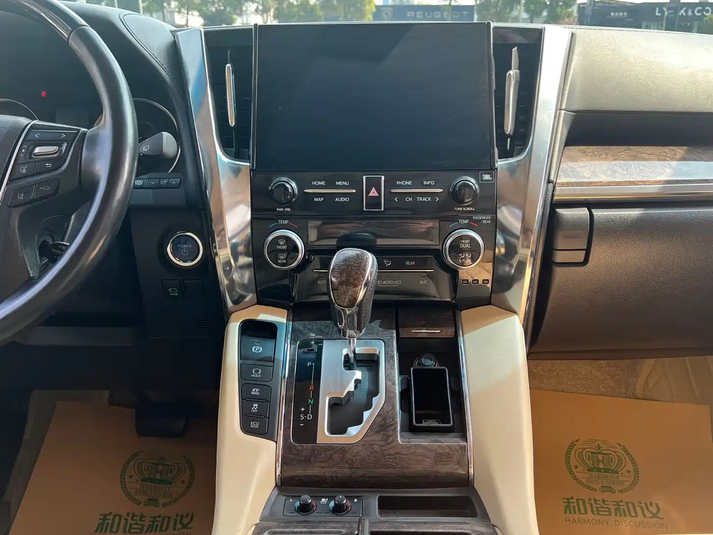 Toyota Vellfire 2020 Twin Engine 2.5L HV Premium Edition фото 11