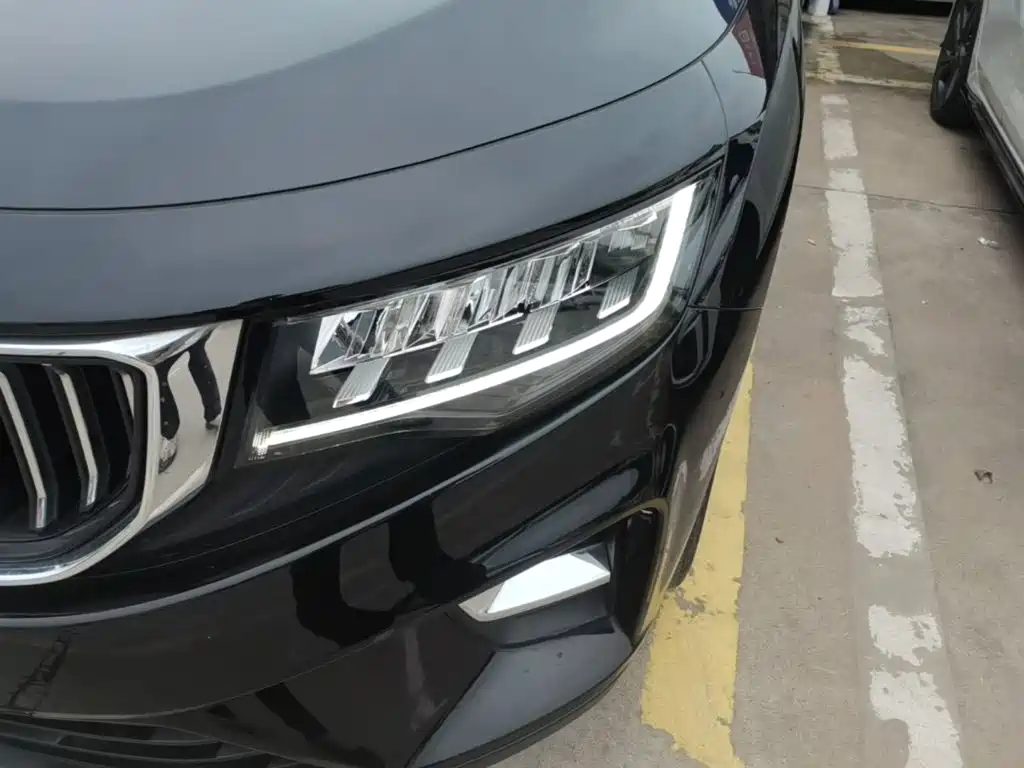 Geely Okavango 2022 2022 1.8TD DCT Luxury 7-Seater