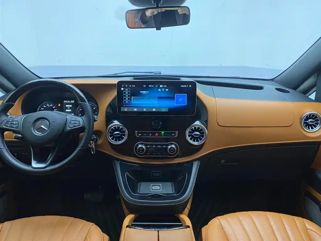 Mercedes-Benz Vito 2023 2.0T Business 7-Seater фото 14