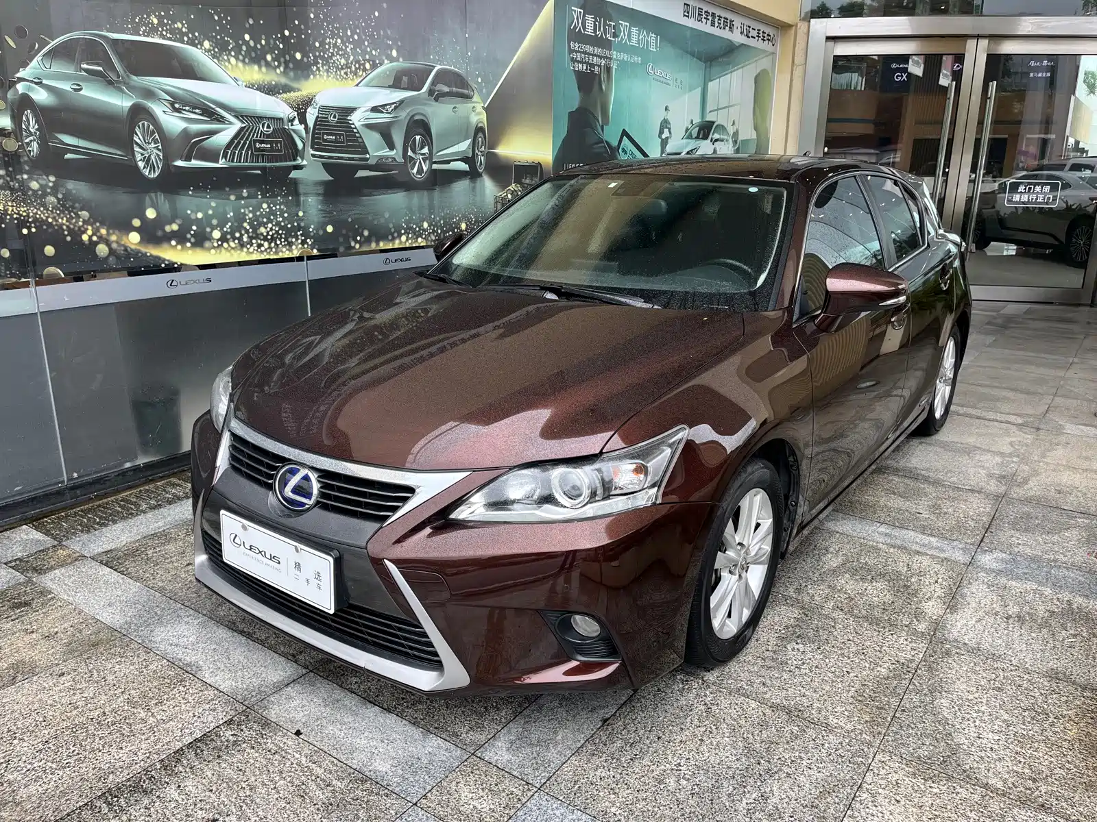 Фото 1 - Lexus CT