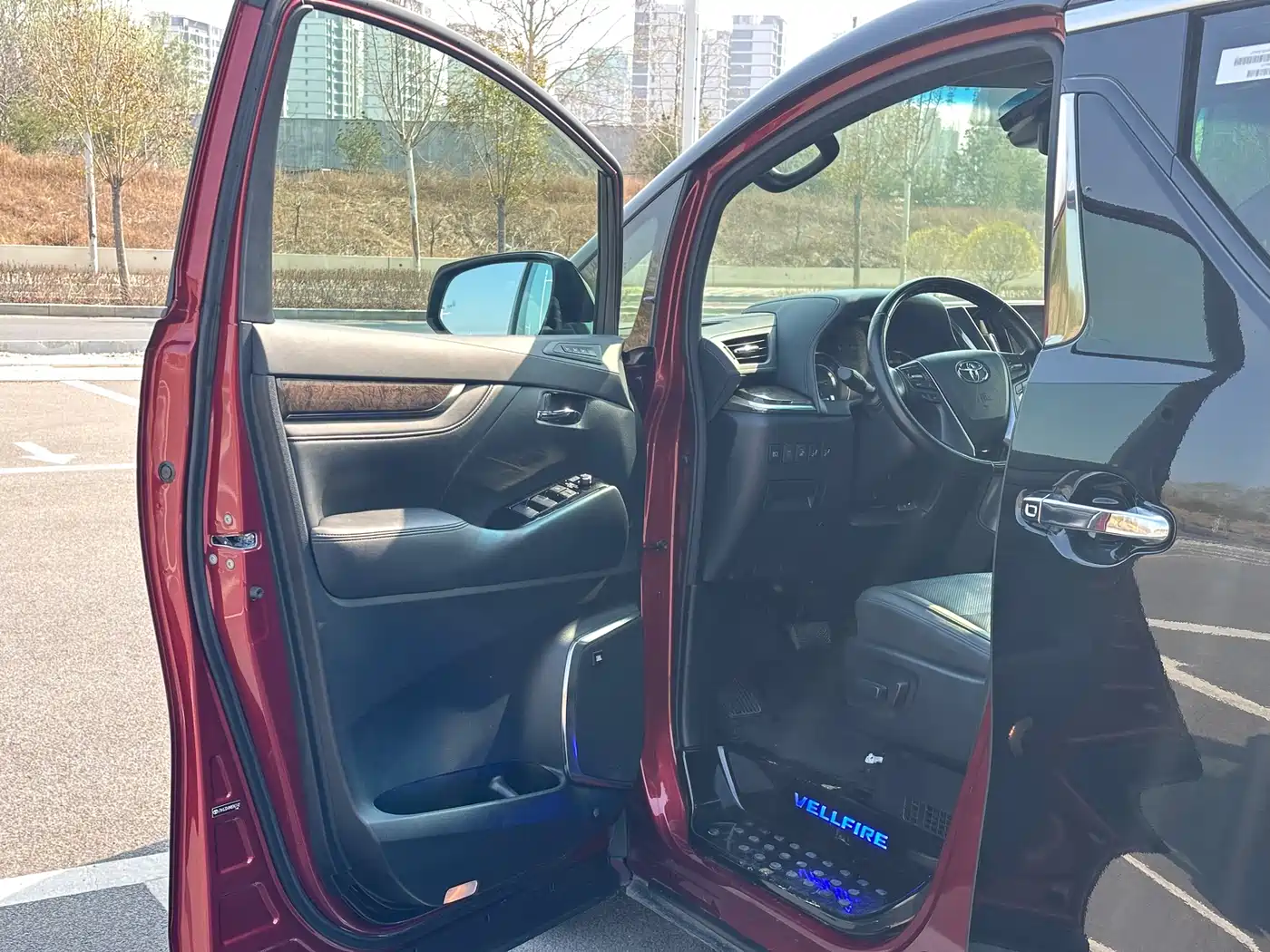 Toyota Vellfire 2021 Crown Hybrid 2.5L HV Supreme Edition фото 8