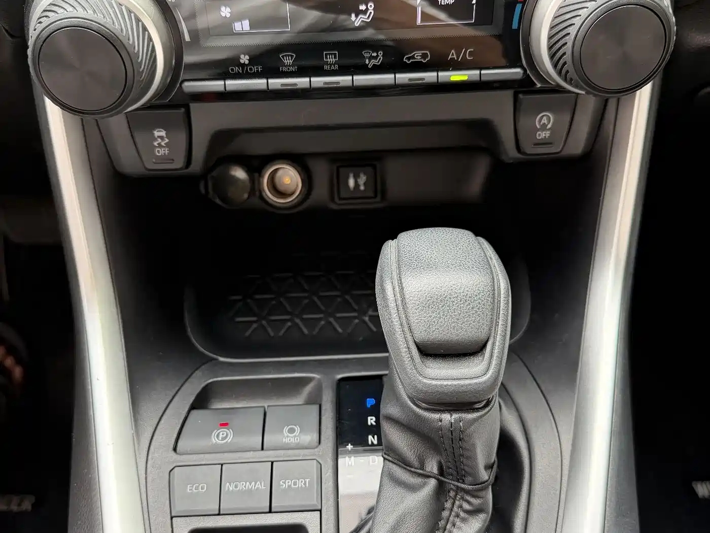Toyota Wildlander 2022 Facelift 2.0L CVT 2WD Leading Edition фото 18