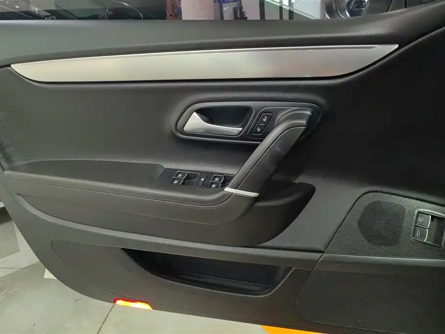 Volkswagen FAW-Volkswagen CC 2016 Model 2.0TSI Luxury фото 7