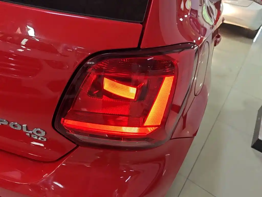 Volkswagen Polo 2016 1.6L Automatic Comfort фото 8