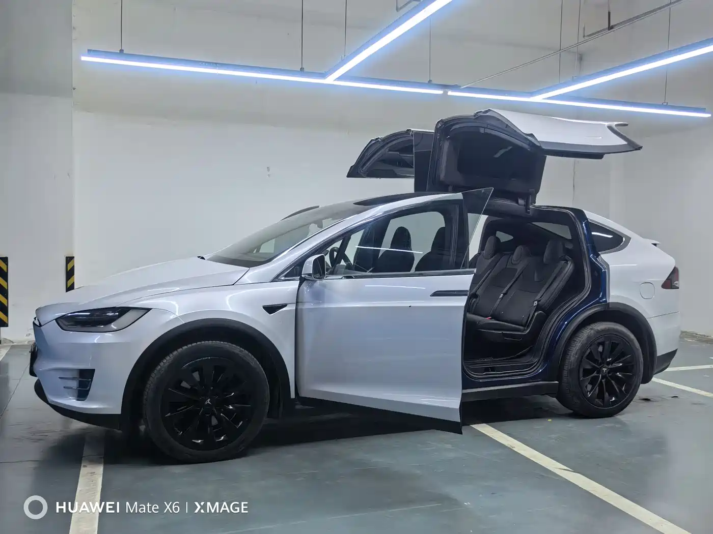TESLA MODEL X