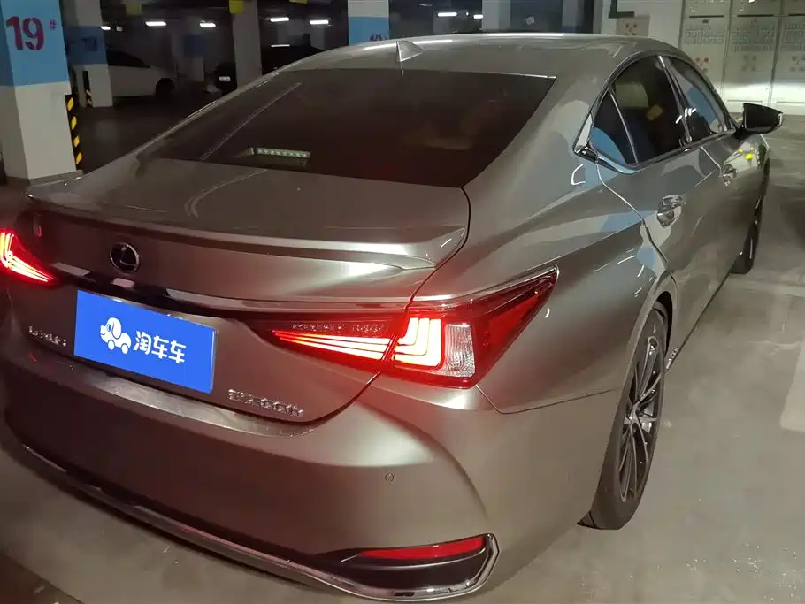 Lexus ES 2021 300h Luxury Edition фото 3