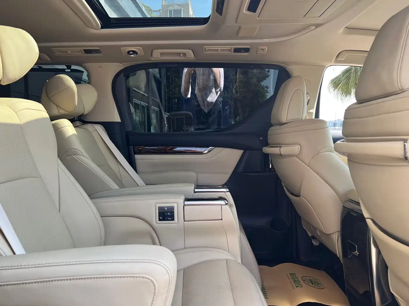 Toyota Alphard 2021 Hybrid 2.5L Luxury фото 5