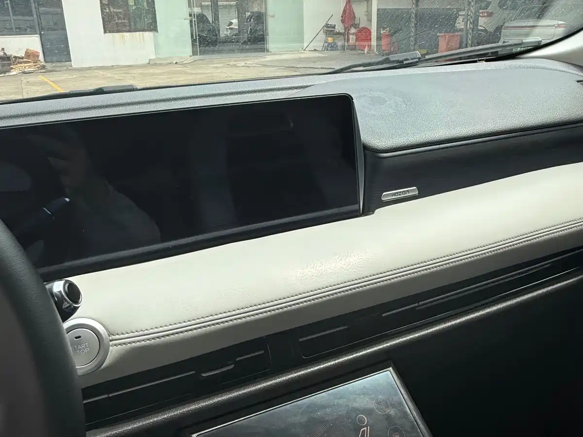 NEZHA AUTOMOBILE NEZHA U