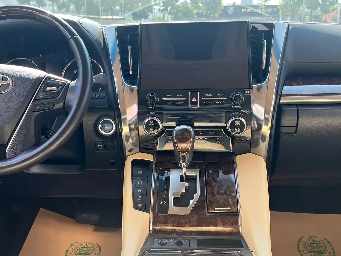 Toyota Alphard 2021 Hybrid 2.5L Luxury фото 8