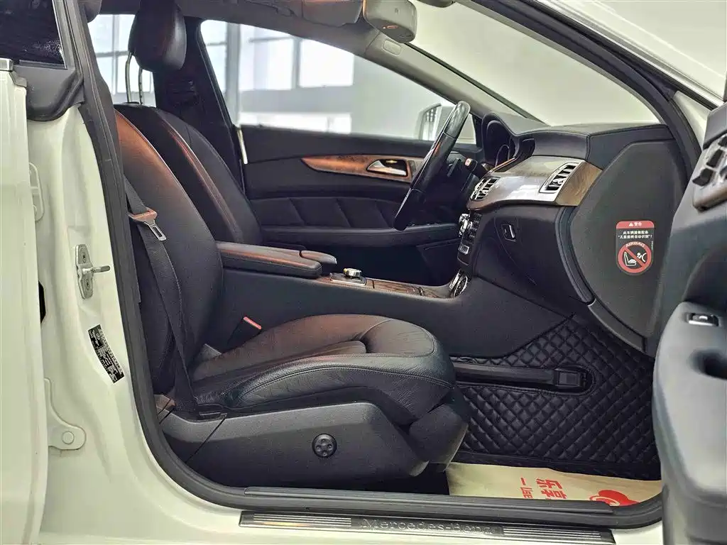 Mercedes-Benz CLS 2012 CLS 300 CGI фото 21