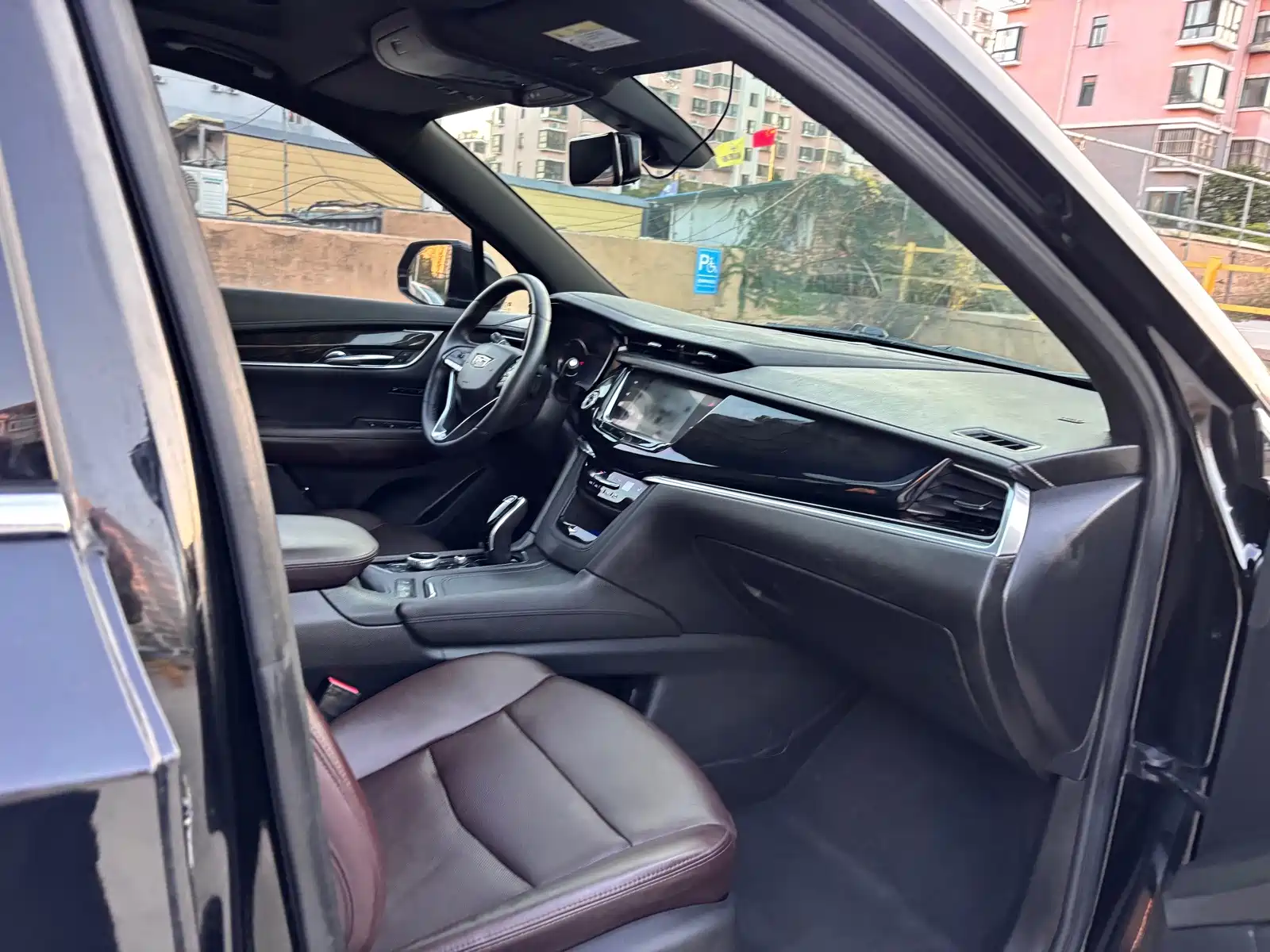 Photo 10 - Cadillac XT6