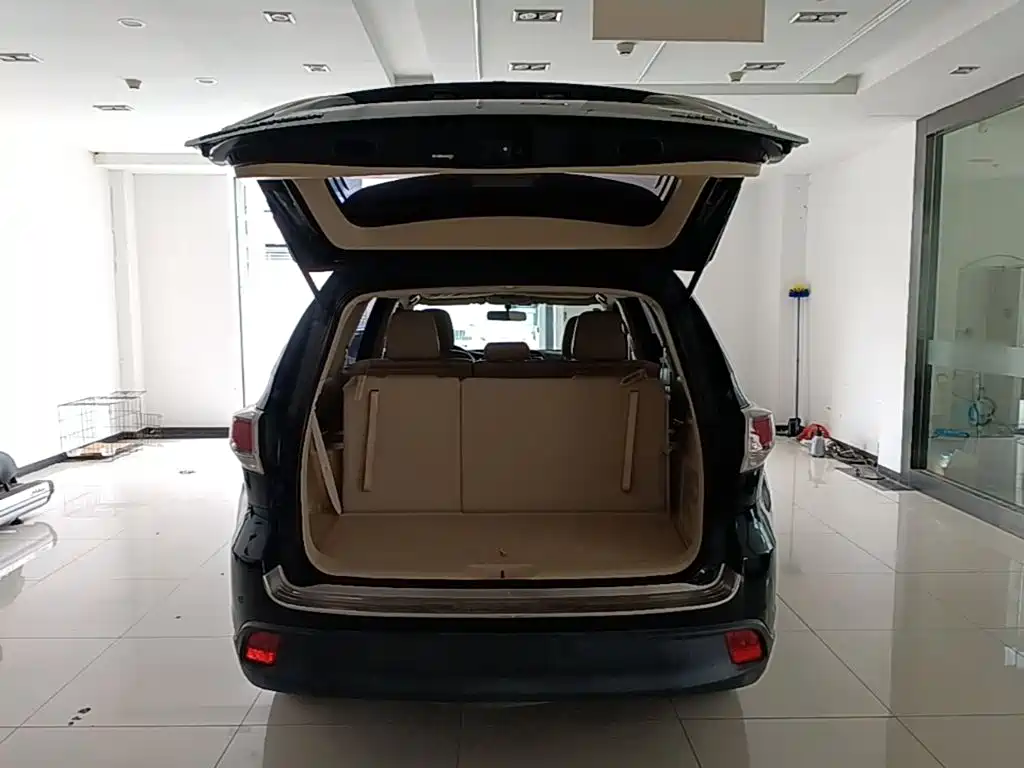 Фото 19 - Toyota Highlander