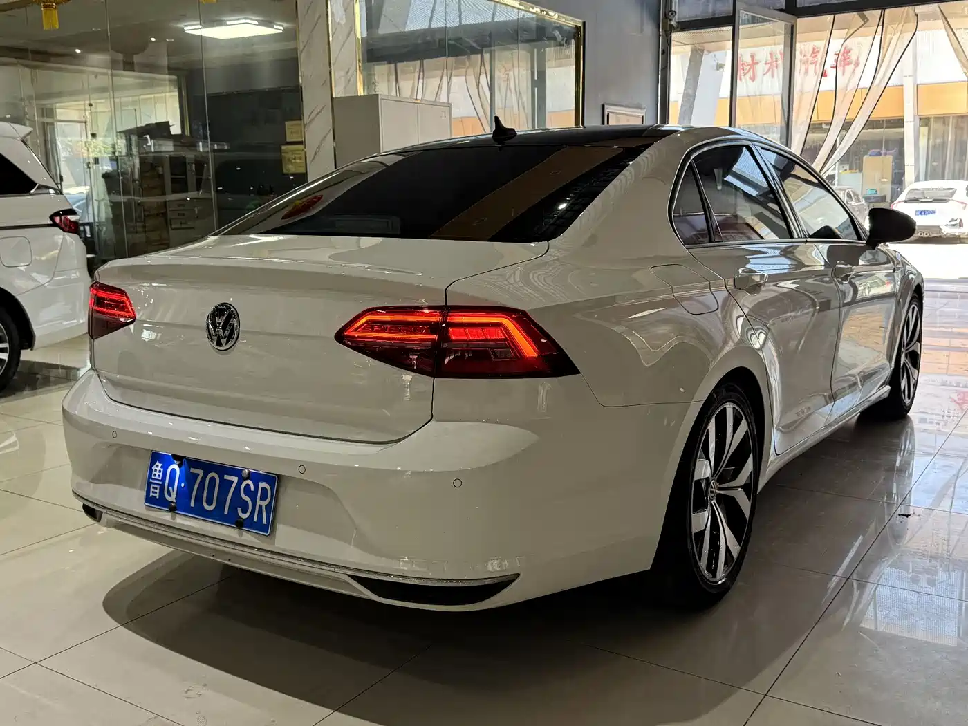 VOLKSWAGEN LINGDU