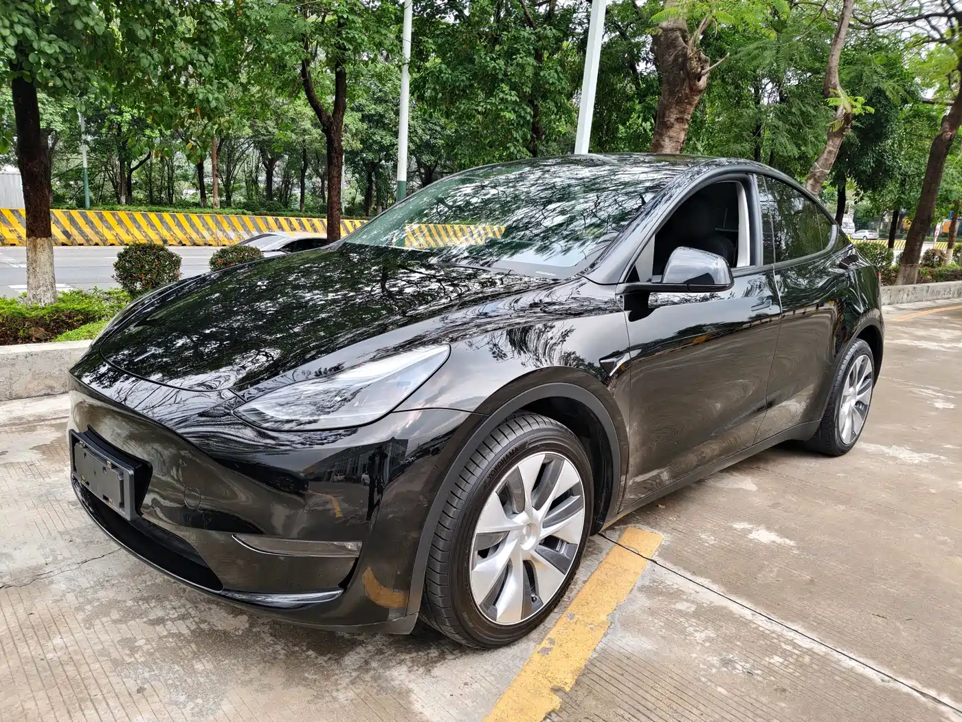 TESLA MODEL Y