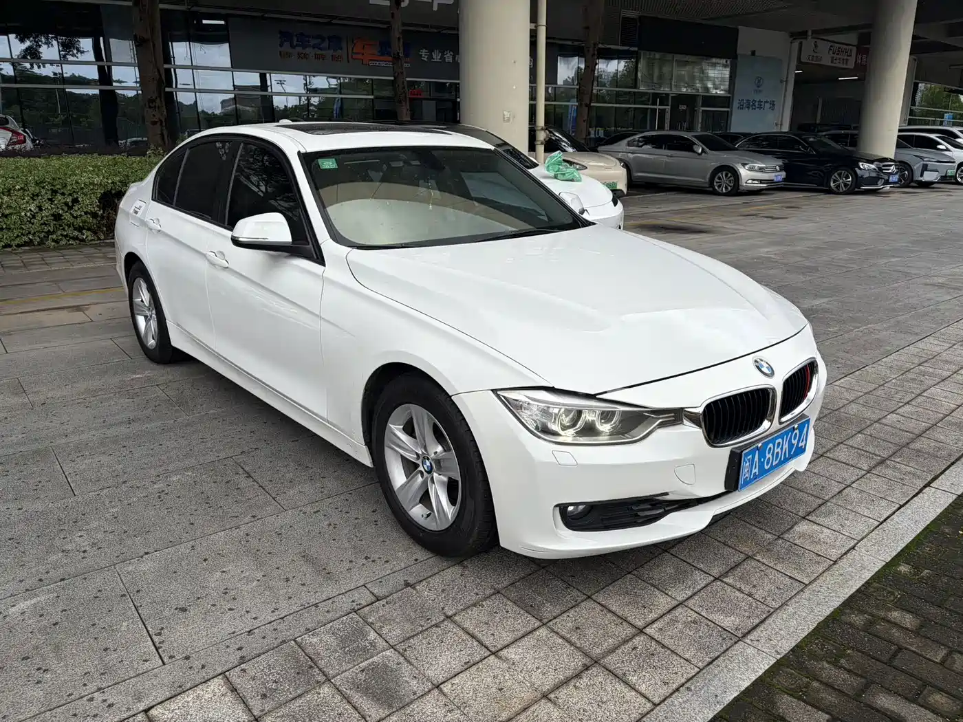 Photo 3 - BMW 3 Series