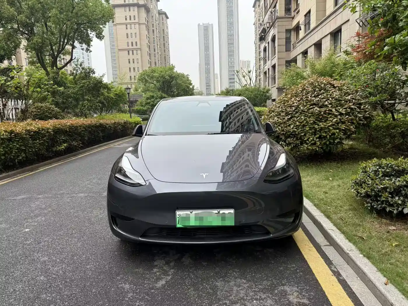 TESLA MODEL Y