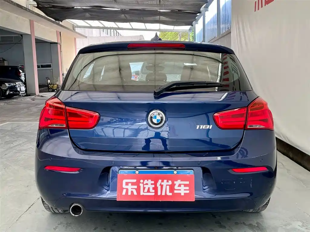 BMW 1 Series (Import) 2018 118i Leading фото 4