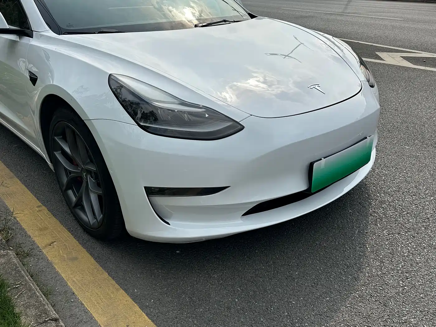 TESLA MODEL 3