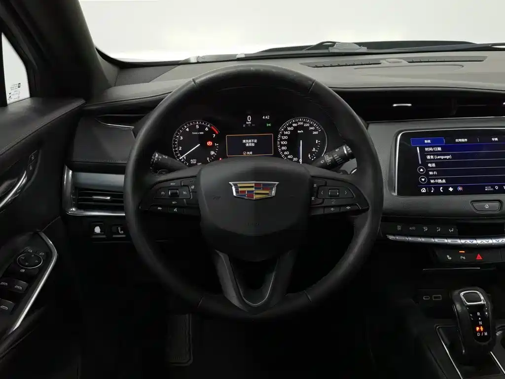 Photo 11 - Cadillac XT4