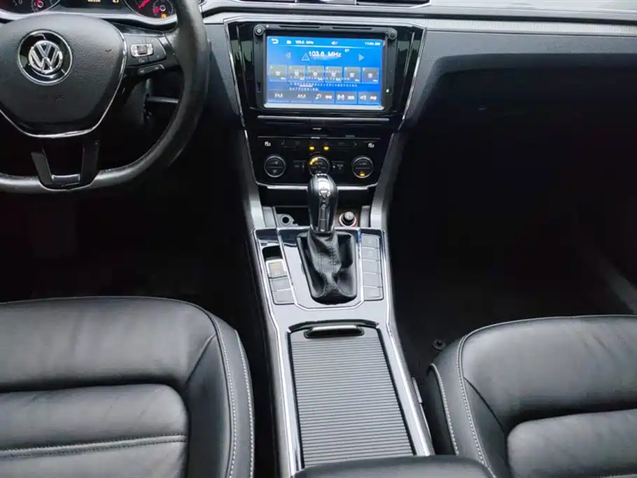 Volkswagen Passat 2016 330TSI DSG Honor Edition фото 16