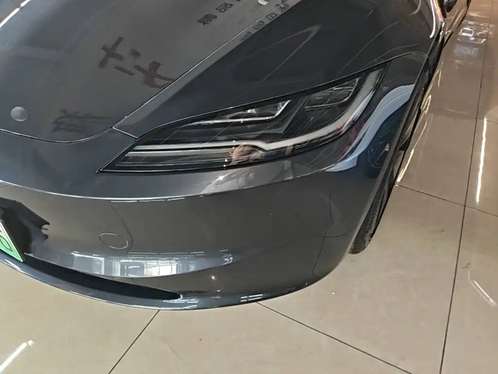 Фото 24 - Tesla Model 3