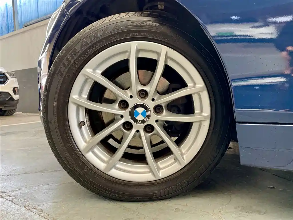 BMW 1 Series (Import) 2018 118i Leading фото 16