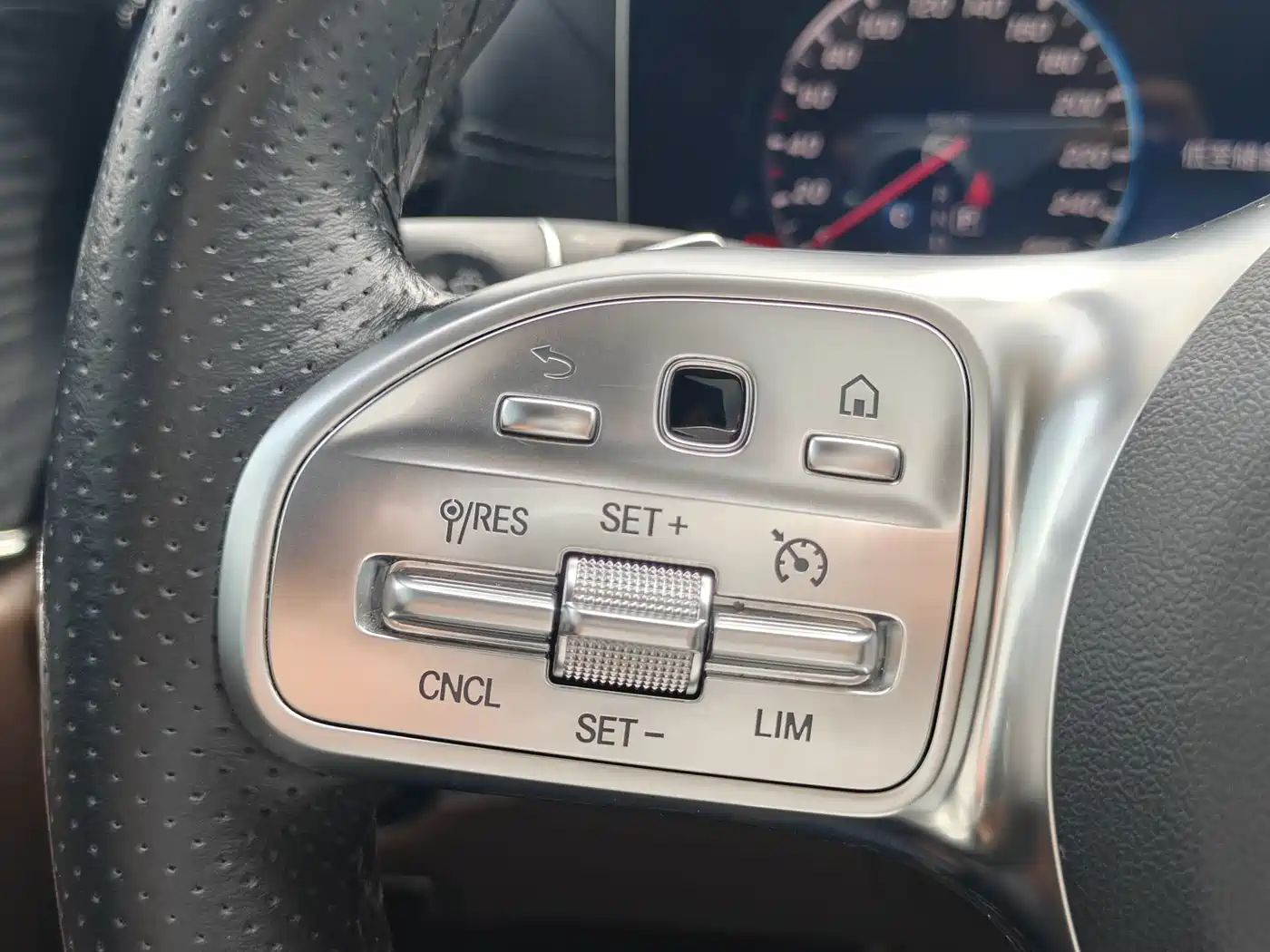 Mercedes-Benz E-Class 2019 E 300 L Sport Luxury фото 28