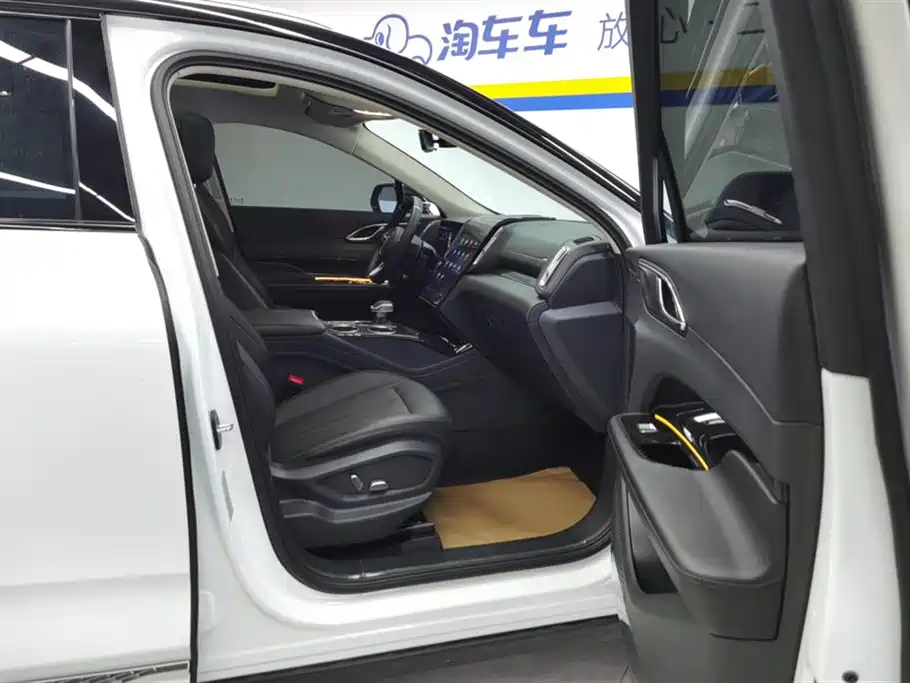 Hongqi HS3 PHEV 2024 PHEV 115km Power Edition фото 8