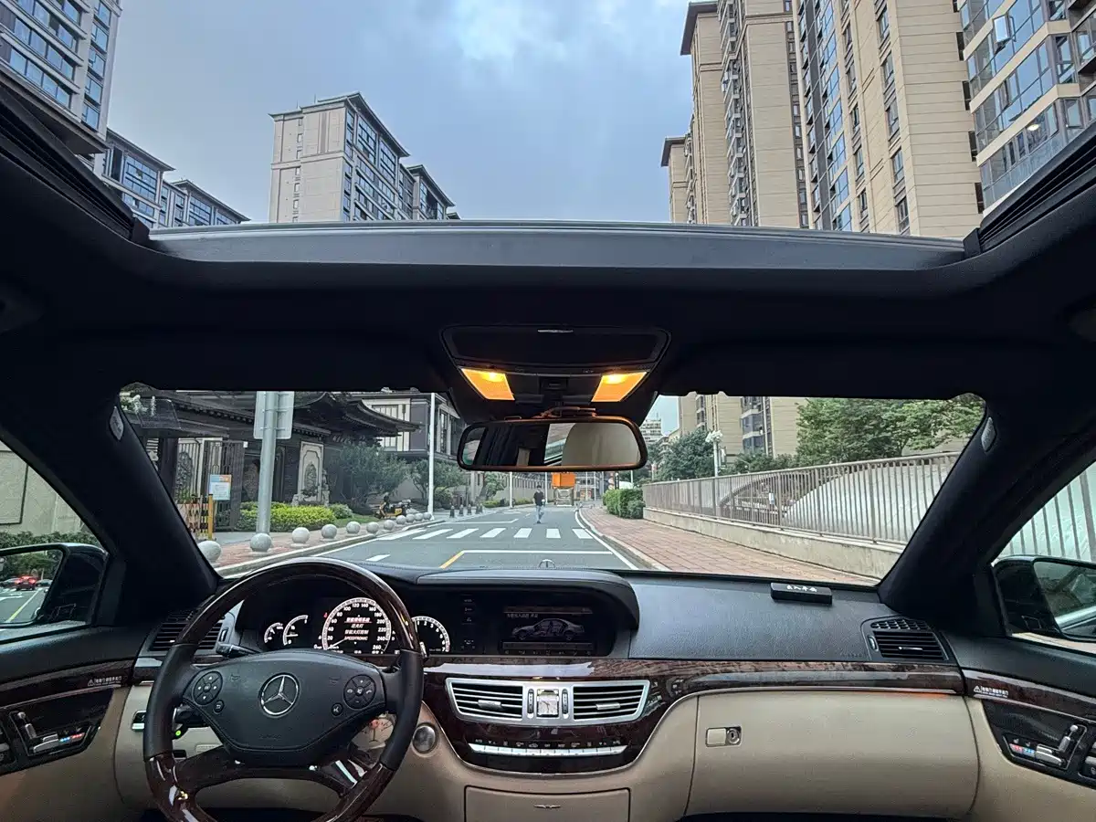 Фото 12 - Mercedes-Benz S-Class
