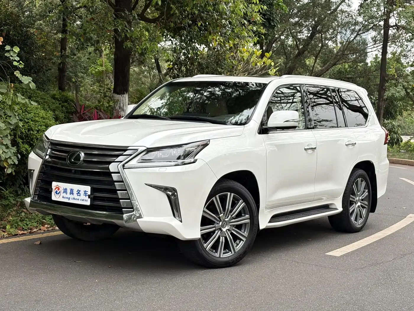 Фото 1 - Lexus LX