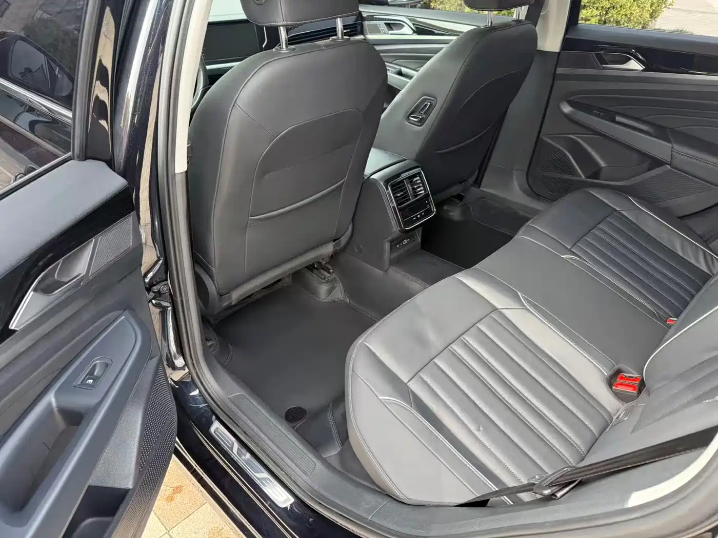Volkswagen Passat 2023 330TSI Elite Edition фото 5