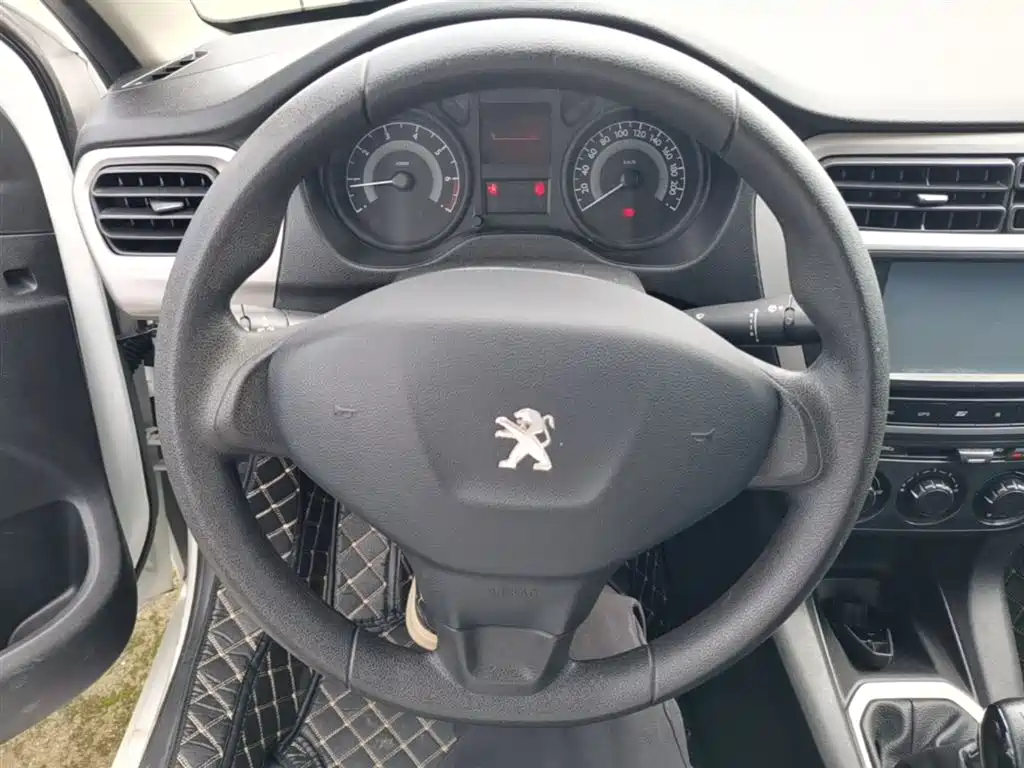 Peugeot 301 2016 2014 1.6L Manual Comfort Edition