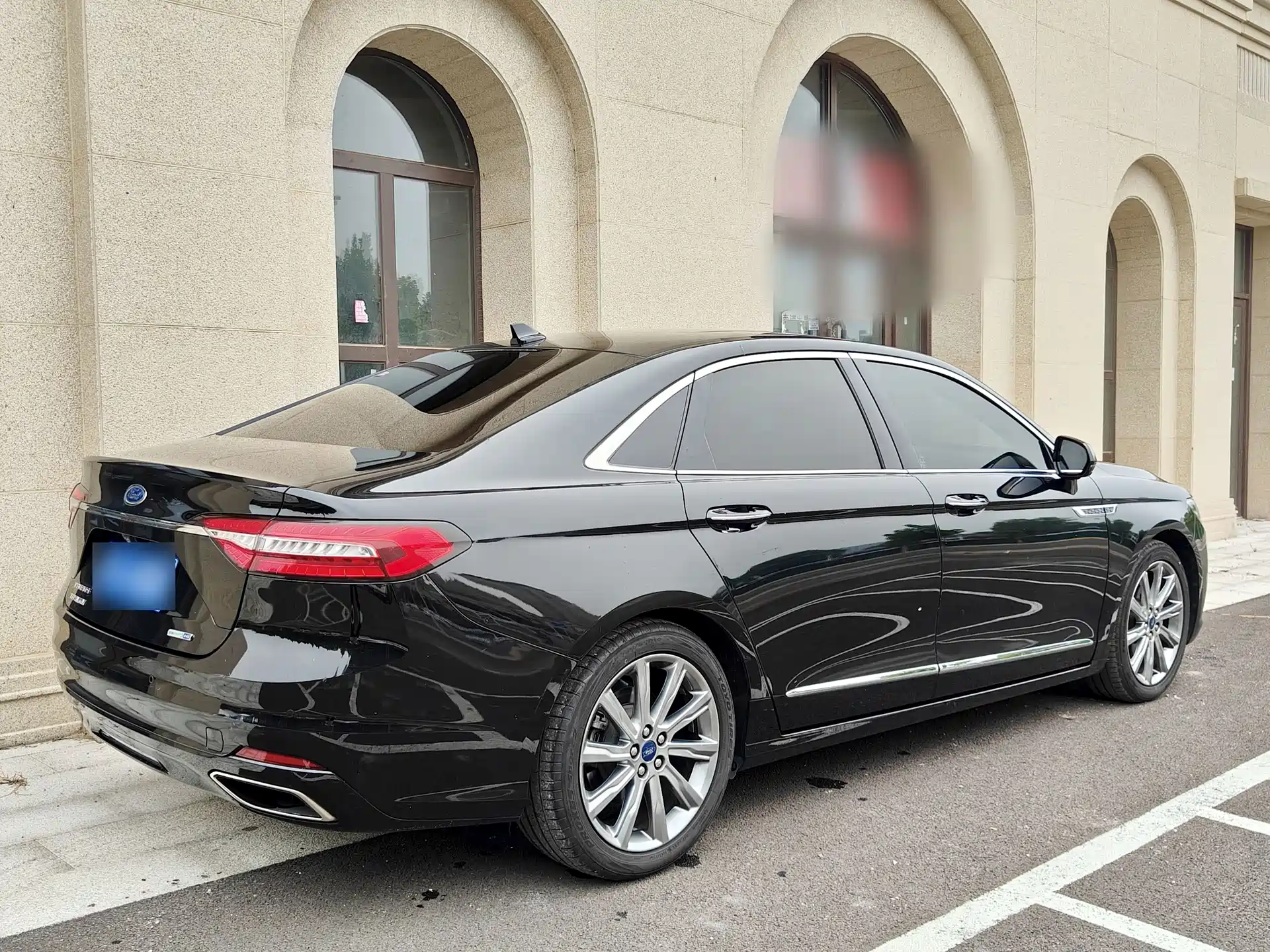 Фото 15 - Ford Taurus