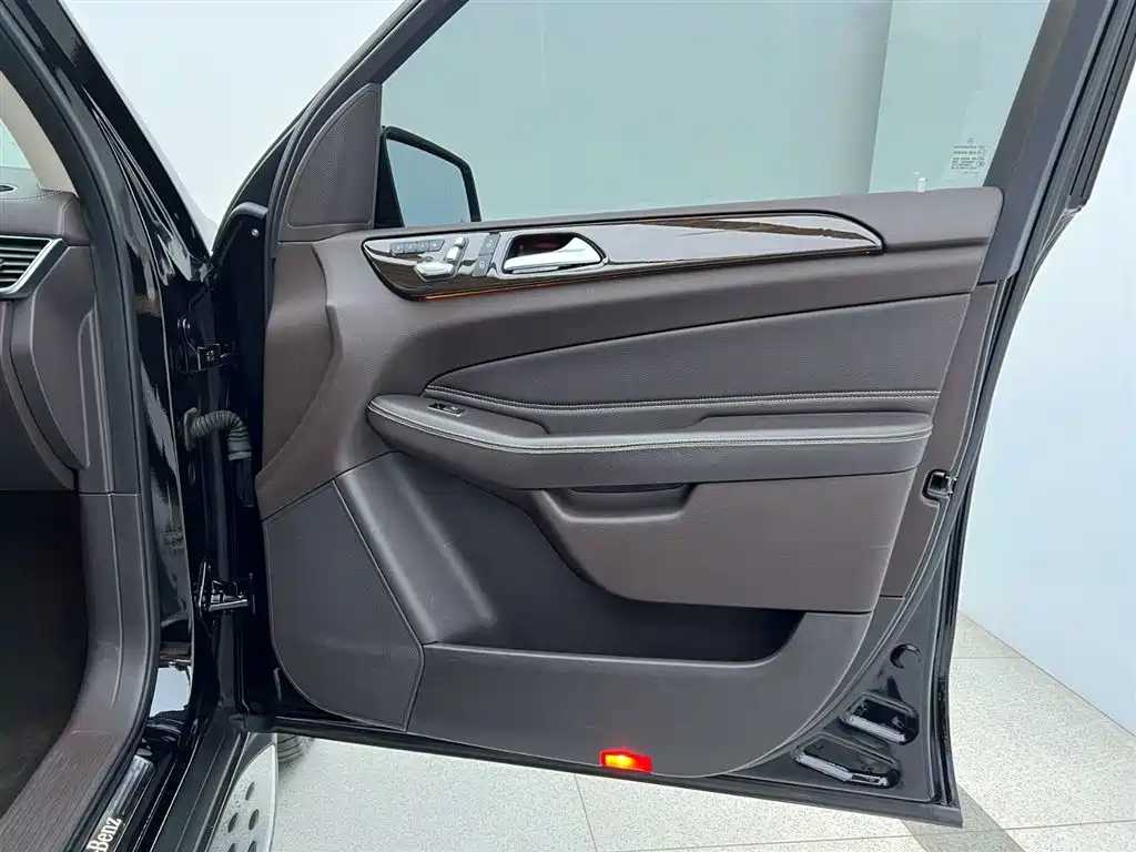 Mercedes-Benz GLS 2018 Facelift GLS 400 4MATIC Sport фото 27