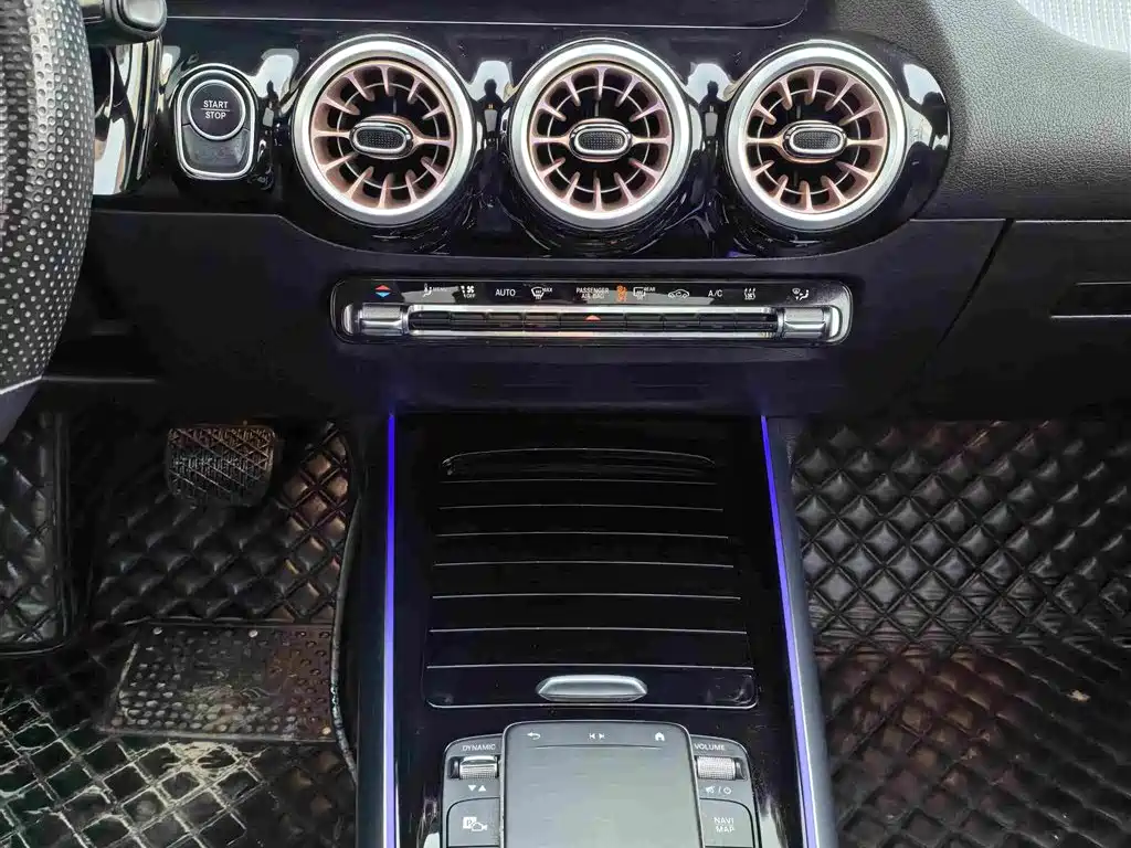 Photo 17 - Mercedes-Benz EQA