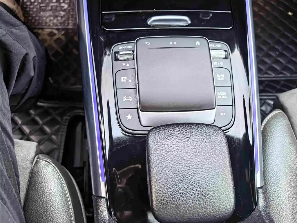 Photo 18 - Mercedes-Benz EQA