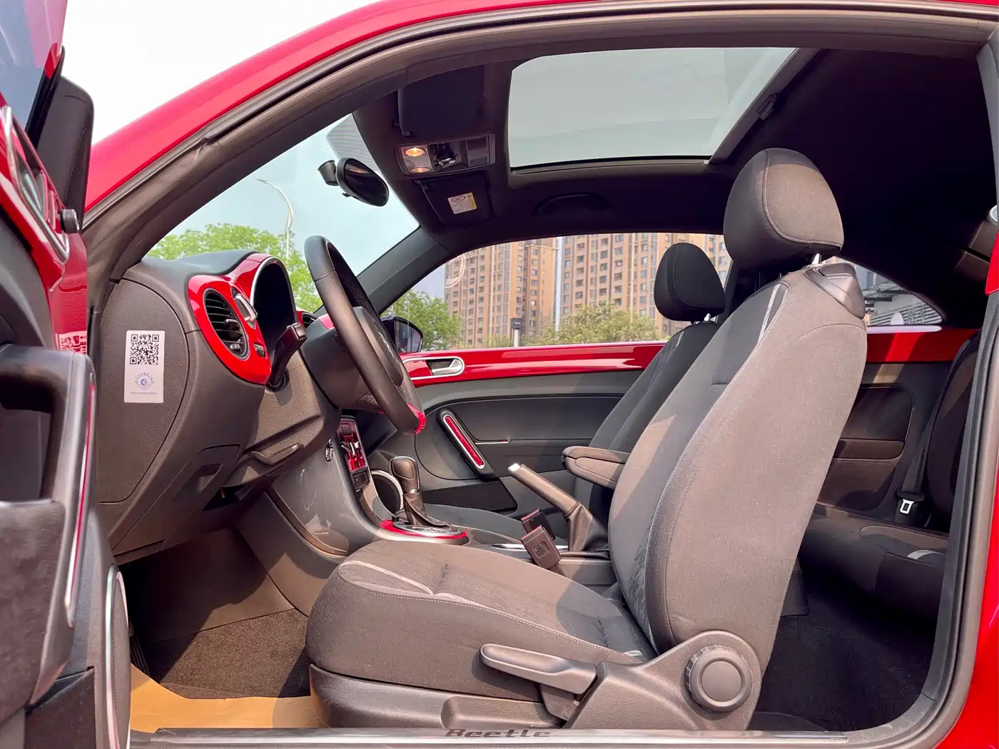 Volkswagen Beetle 2018 180TSI Trend Joy Edition фото 9